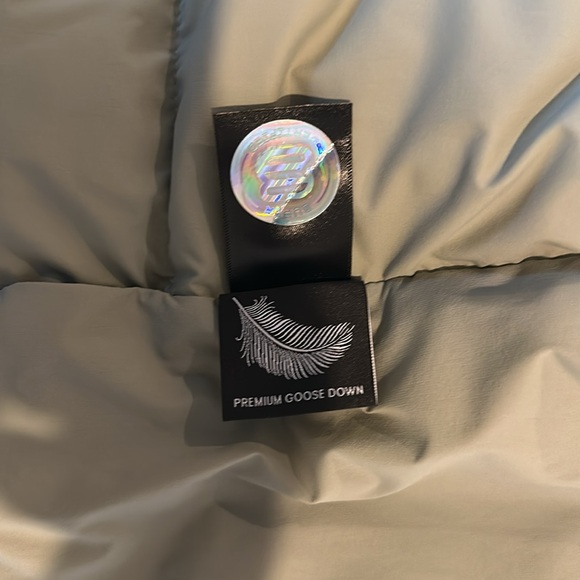 Aritzia Super Puff Jacket - Picture 5 of 7